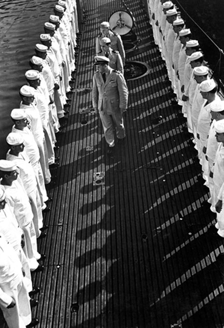 USS-Capelin-Crew.jpg